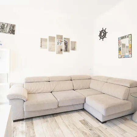 Suzzani Flat By Interhome